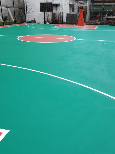 五湖渔场 球场长期使用易出现地面开裂
